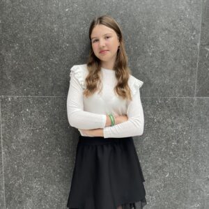 Tüdrukute seelik must (lipsuga)