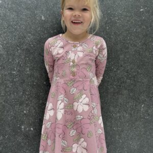 Kleit pikkade varrukatega lilleline